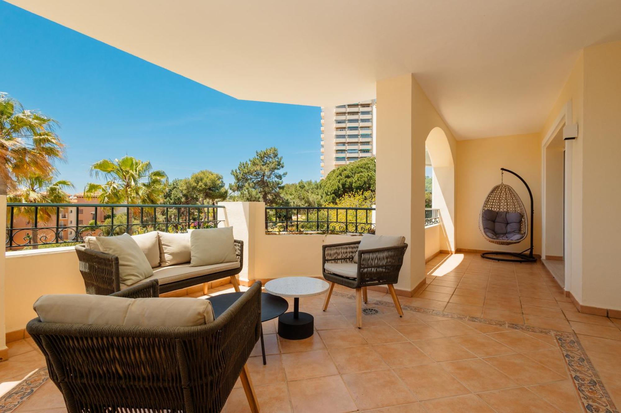 With Direct Beach Access, In Hacienda Playa, Elviria Apartment Marbella